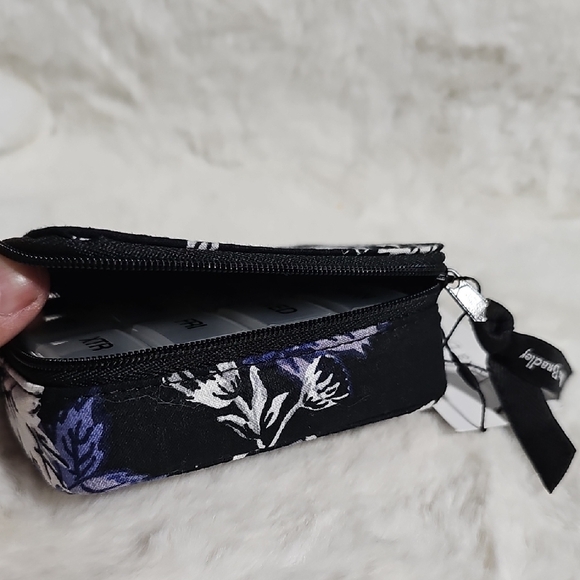 NWT! Vera Bradley Travel Pill Case - Picture 6 of 8